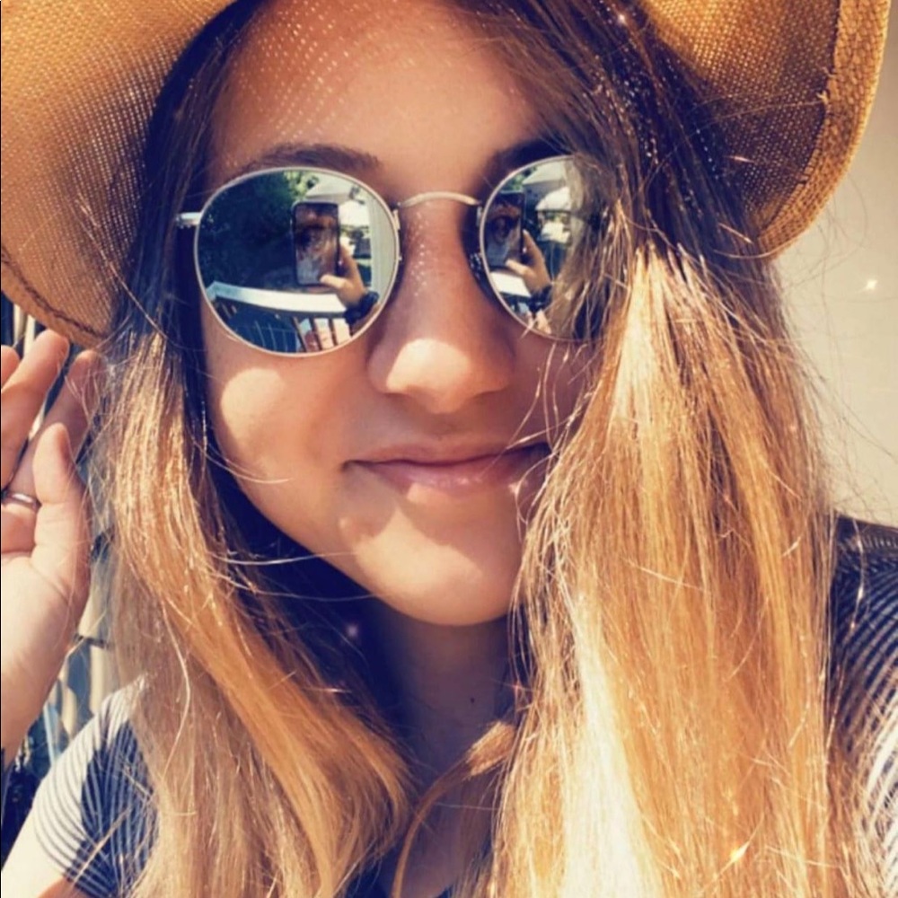 Meet your Posher, Jess 🌵🌙🌻